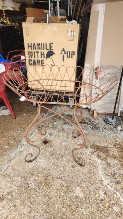 OVAL IRON PLANT TABLE