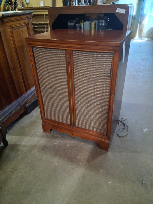MID CENTURY MAHOGANY RECORD PLAYER