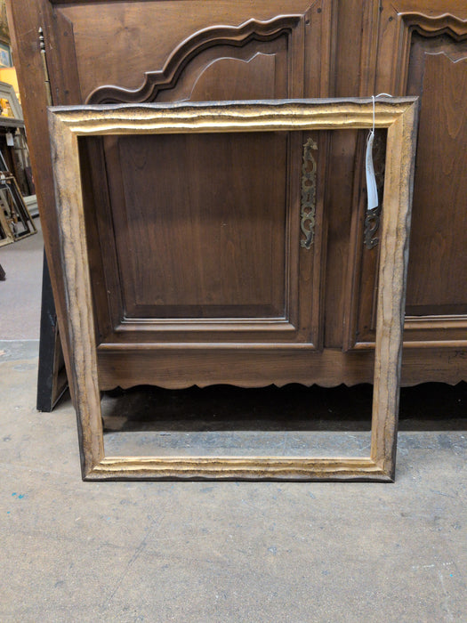 GOLD FRAME WITH SHAPE AND WAVES