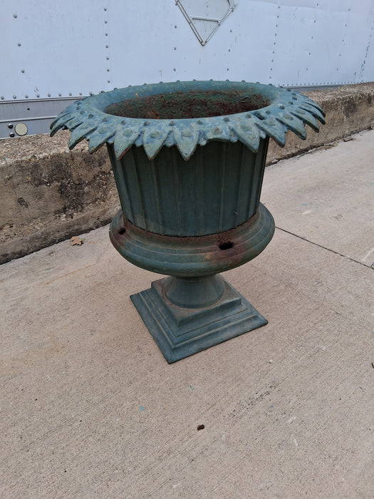 FOOTED CAST IRON PLANTER
