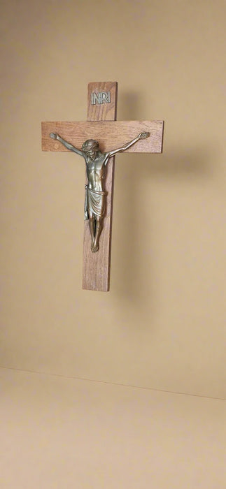 HEAVY OAK AND BRONZE TONE METAL CRUCIFIX