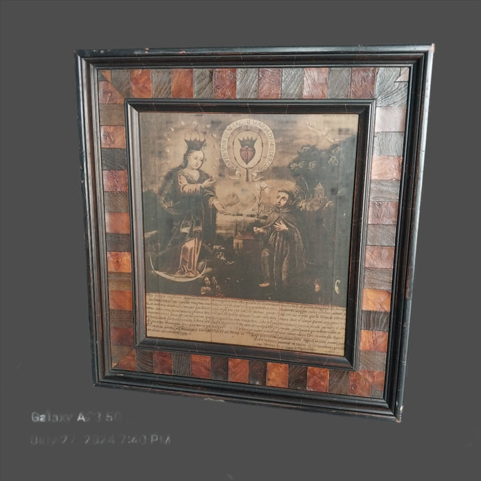 MULTICOLORED WOOD FRAME WITH QUEEN AND FRIAIR OIL PRINT