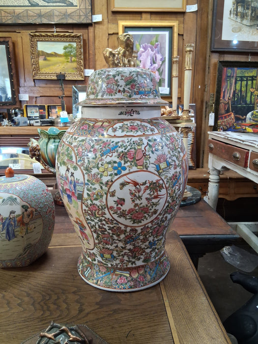 HUGE TEMPLE GINGER JAR WITH FOO DOG