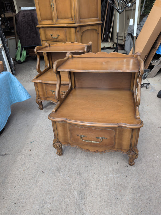 PAIR OF AMERICAN FRENCH PROVENCIAL NIGHTSTANDS