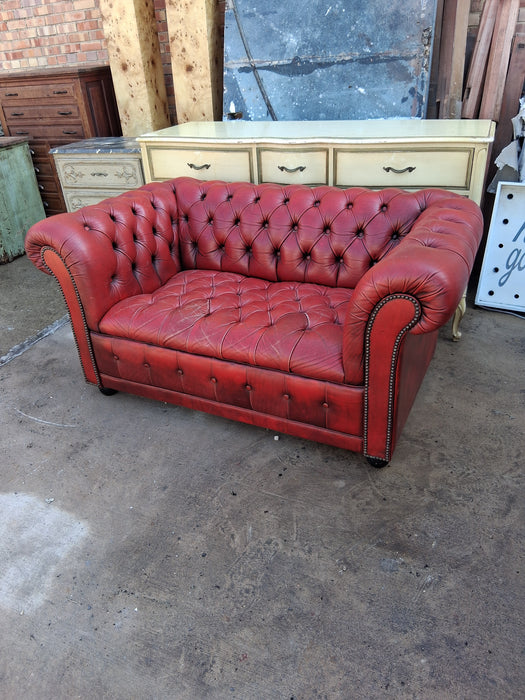 RED LEATHER CHESTERFIELD LOVESEAT