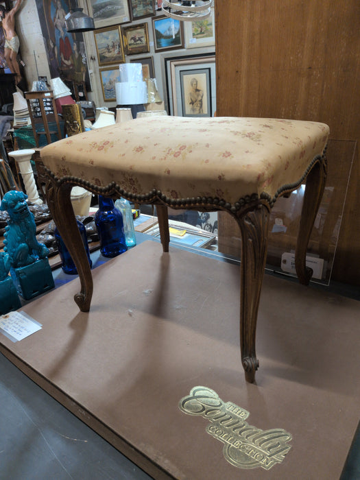 LOUIS XV UPHOLSTERED TAN VANITY BENCH