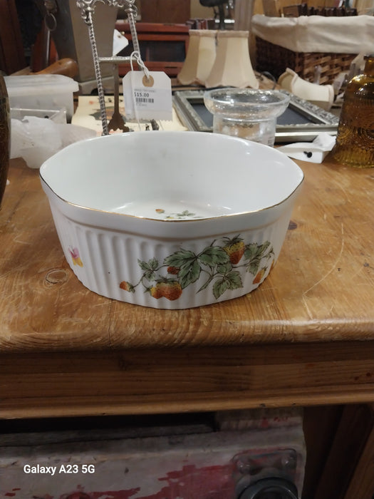 VINTAGE PORCELAIN STRAWBERRY BAKING DISH