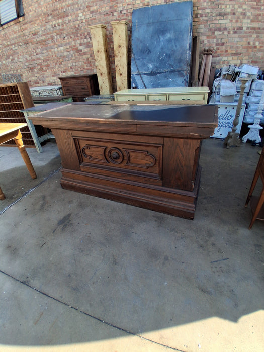 LARGE VARNISHED OAK SHOP COUNTER
