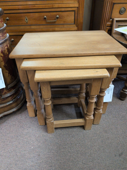 SET OF 3 LIGHT OAK NESTING TABLES