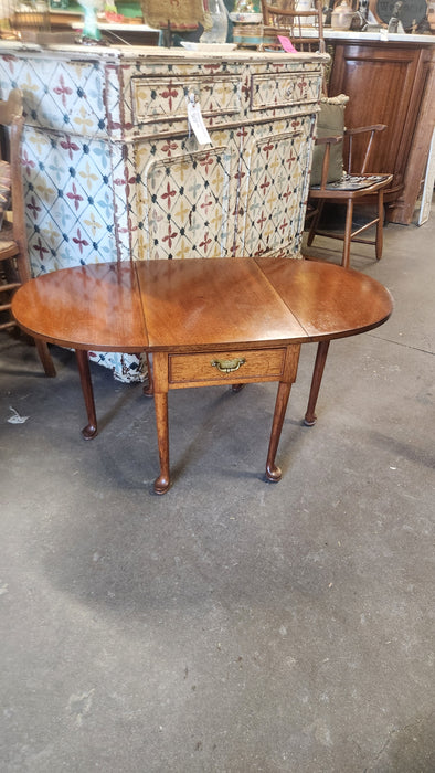 MAHOGANY QUEEN ANNE DROP LEAF SIDE TABLE