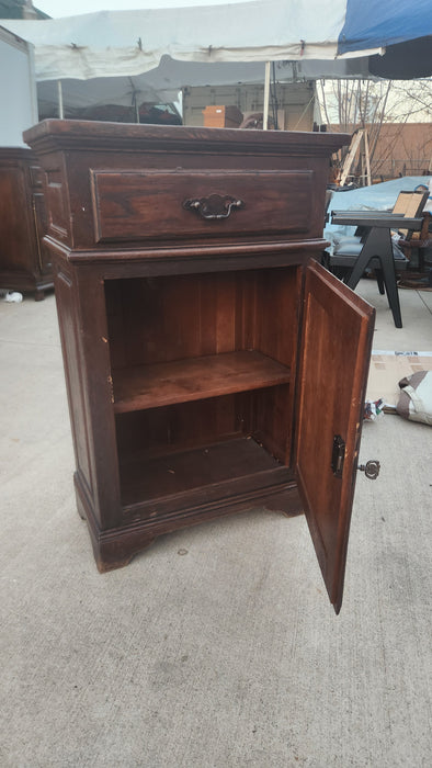 SHALLOW OAK JAM CABINET