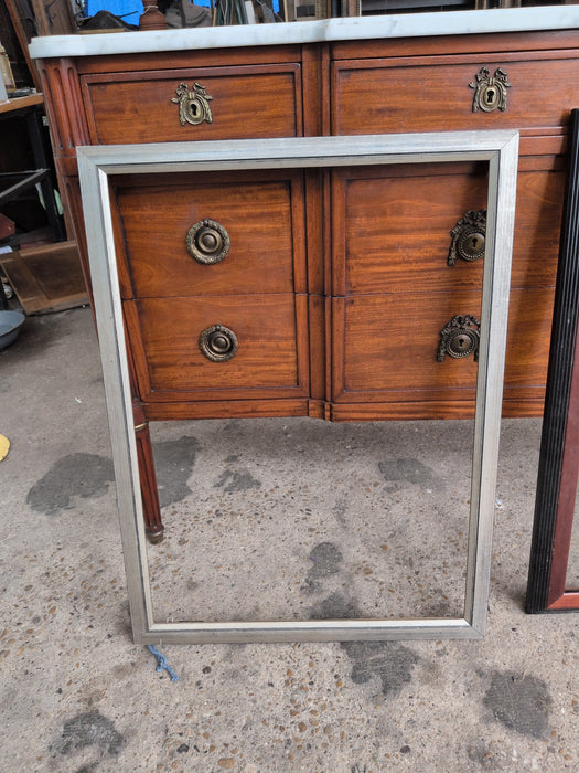 SILVER THIN MODERN FRAME