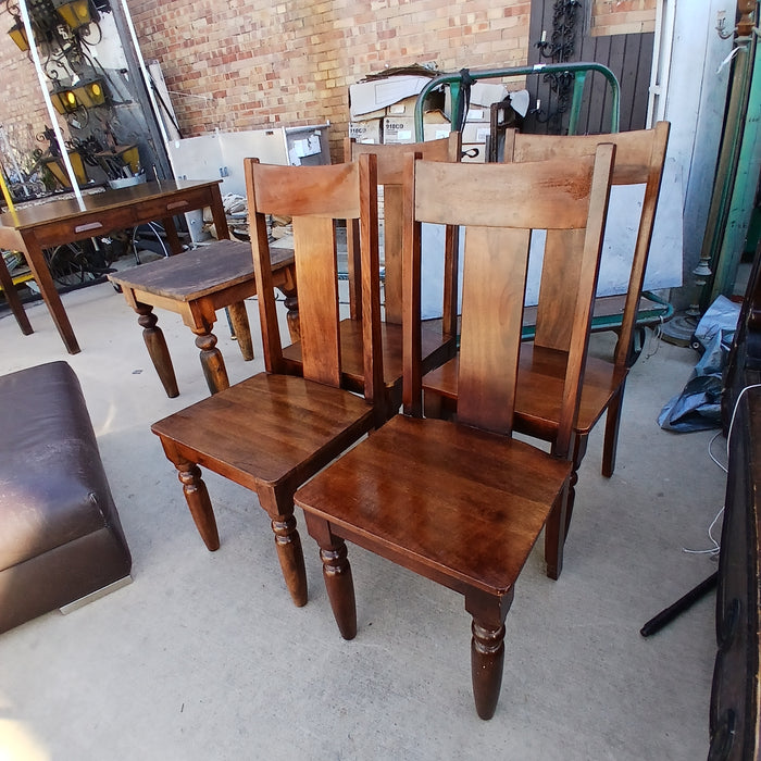 SET OF 4 NOT OLD CHAIRS