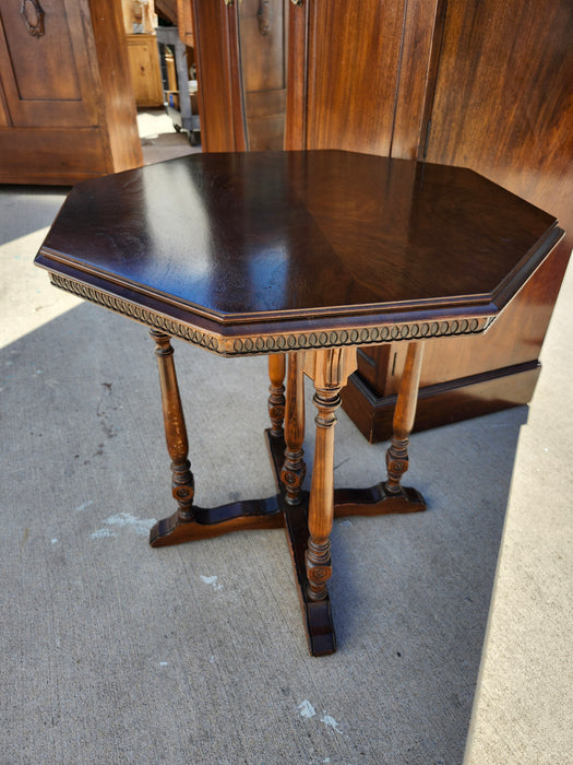 OCTAGONAL WALNUT AMERICAN OCASSIONAL TABLE