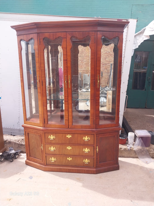 THOMASVILLE FEDERAL STYLE DISPLAY CABINET