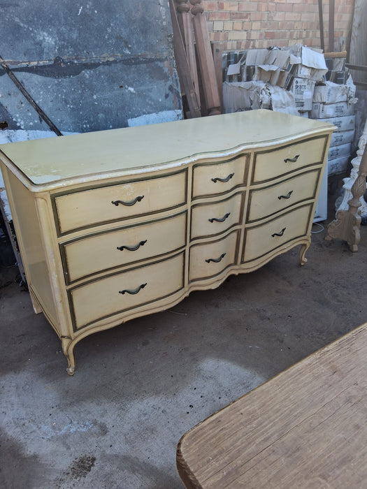 DREXEL FRENCH PROVINCIAL PAINTED DRESSER