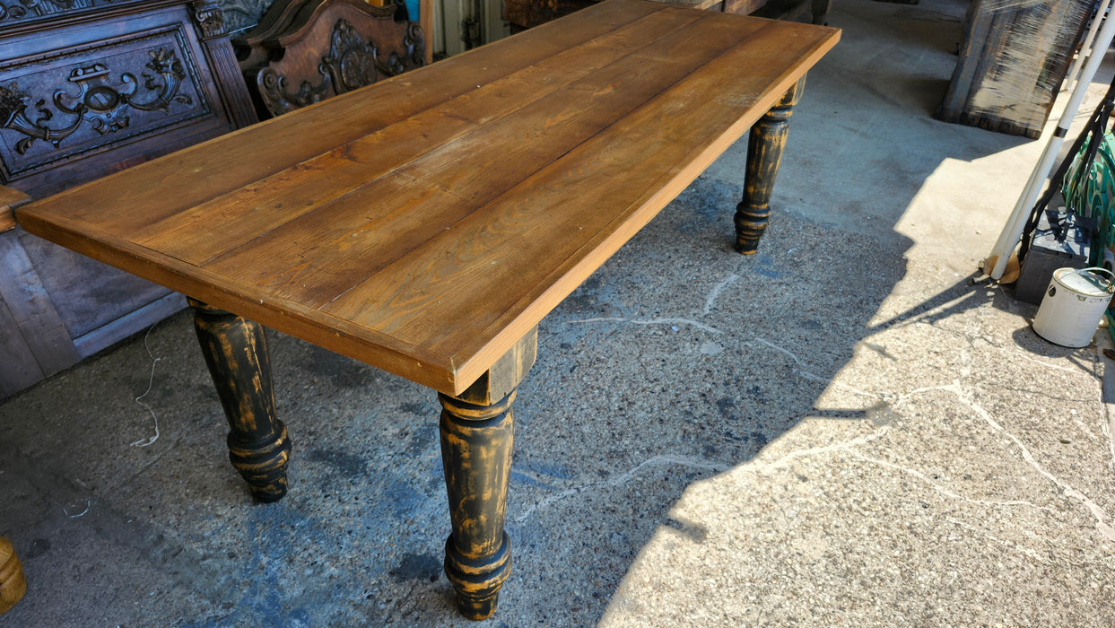 PINE TABLE WITH NATURAL TOP AND BLACK PAINTED LEGS