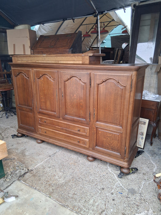 LARGE COUNTRY FRENCH OAK CABINET WITH DOORS AND DRAWERS