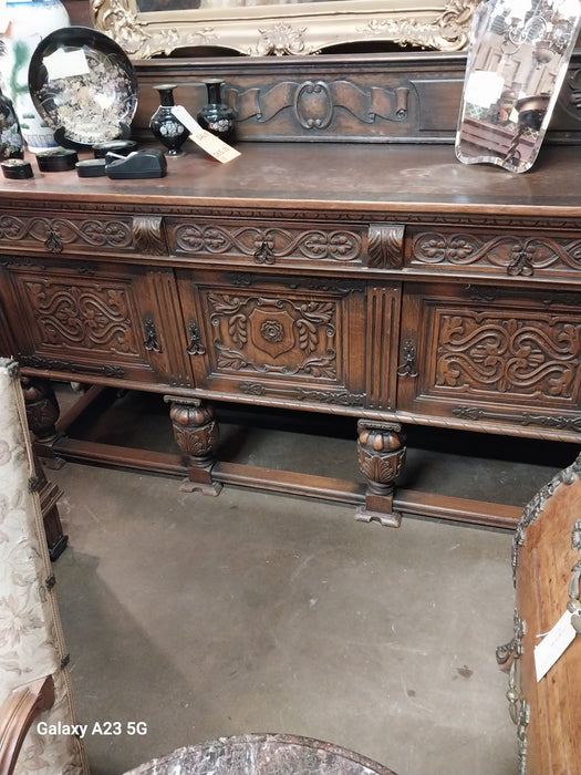 TUDOR OAK SIDEBOARD WITH BACKSPLASH