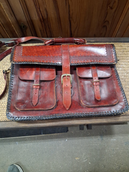 RED LEATHER SATCHELLE OR CASE