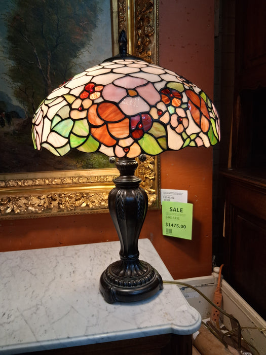 LARGE FLORAL STAINED GLASS SHADE LAMP