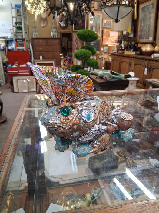 RESIN FROG AND BUTTERFLY FIGURE