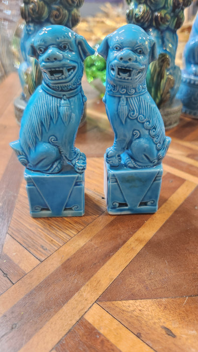 PAIR OF TINY TURQOISE FOO DOGS ON PLINTH