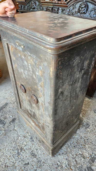 SLENDER STANDUP IRON SAFE