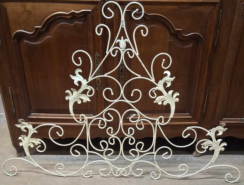 MEDIUM WHITE DISTRESSED FOLIATE PANEL