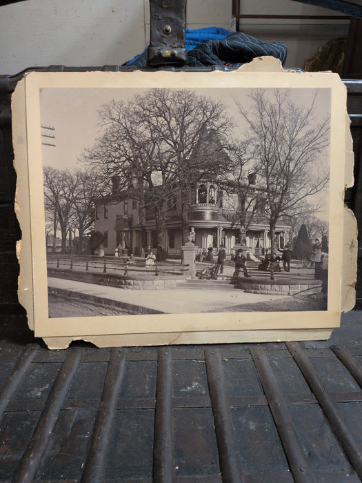 LARGE UBFRAMED PHOTO OF A VICTORIAN HOUSE