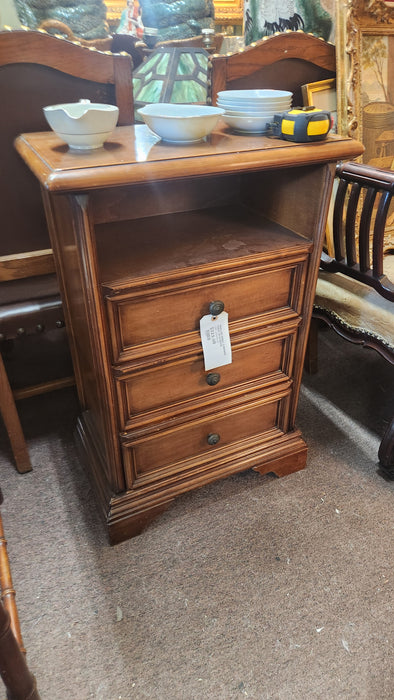 SHALLOW SMALL 3 DRAWER CHEST WITH NICHE