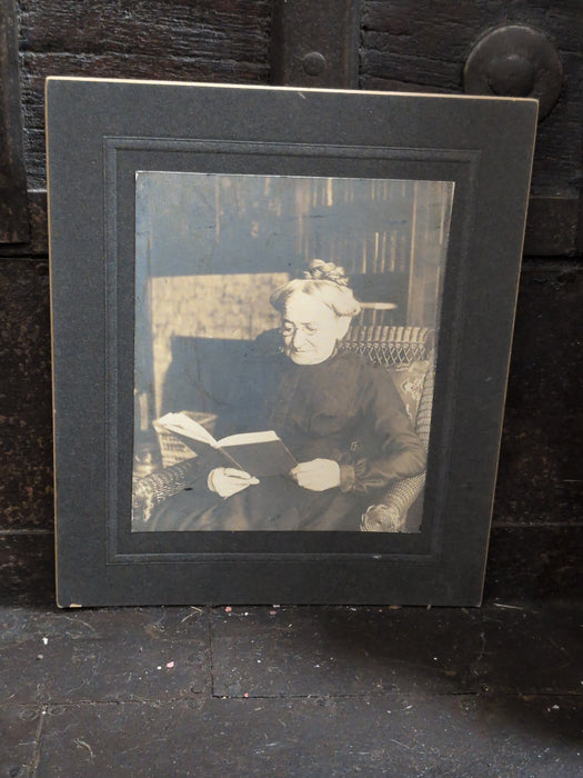 19TH CENTURY PHOTO OF ELDERLY LADY