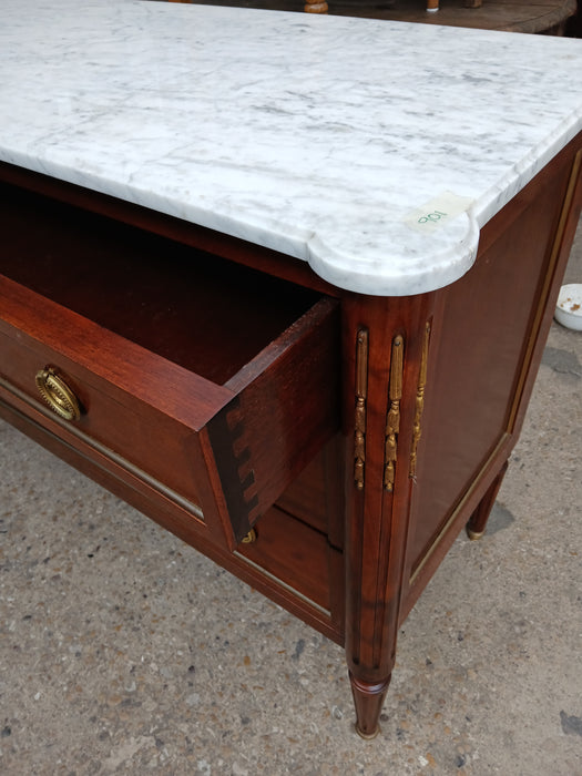 LOUIS XVI WHITE MARBLE TOP 3 DRAWER MAHOGANY CHEST WITH ORMOLU TRIMMED FLUTED COLUMNS