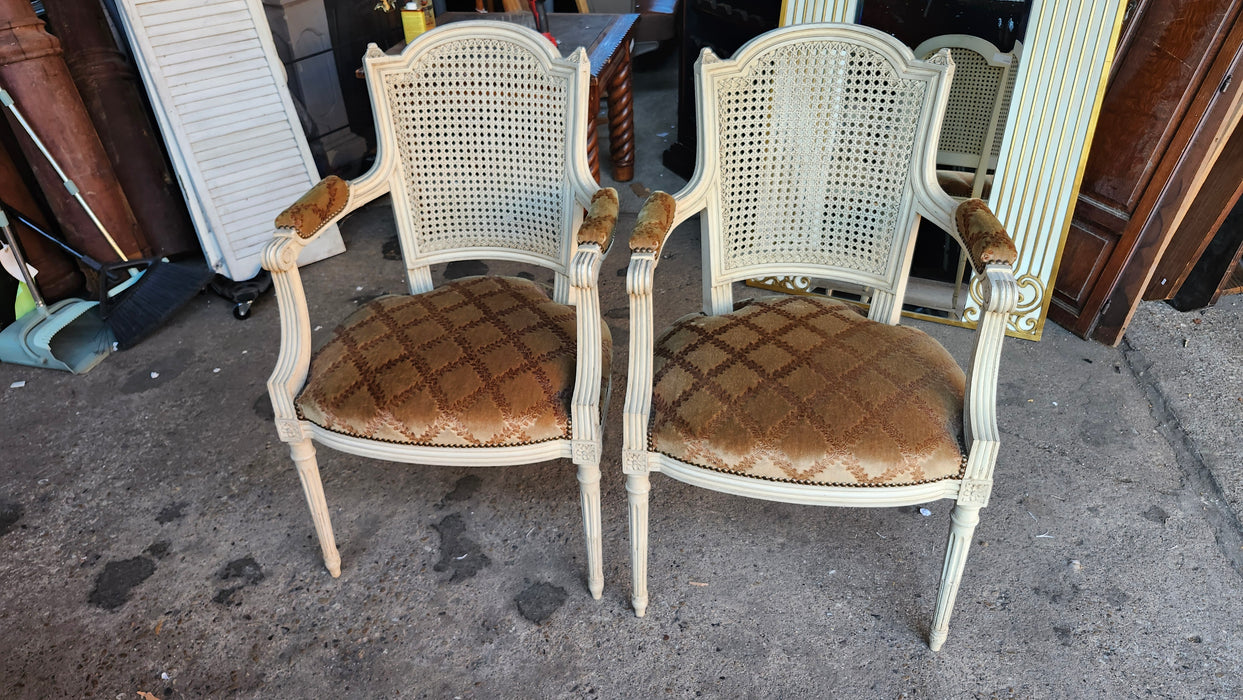 PAIR OF WHITE LOUIS XVI FAUTEUIL CHAIRS
