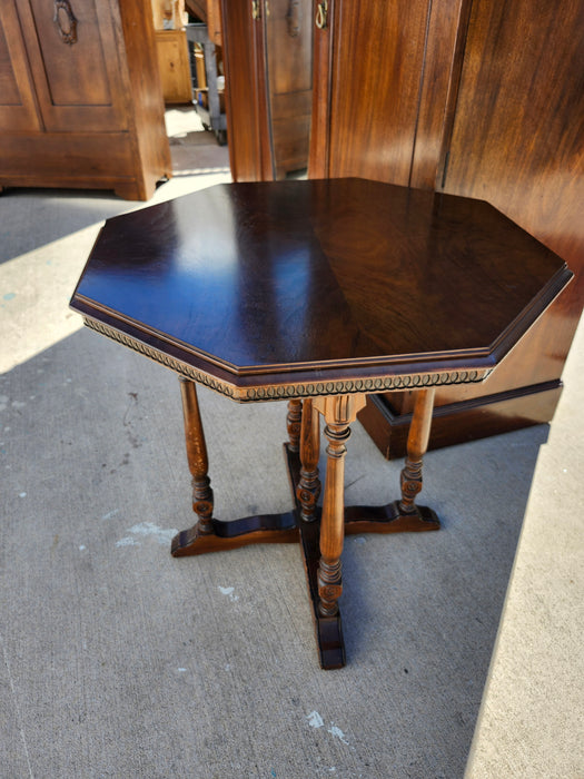 OCTAGONAL WALNUT AMERICAN OCASSIONAL TABLE