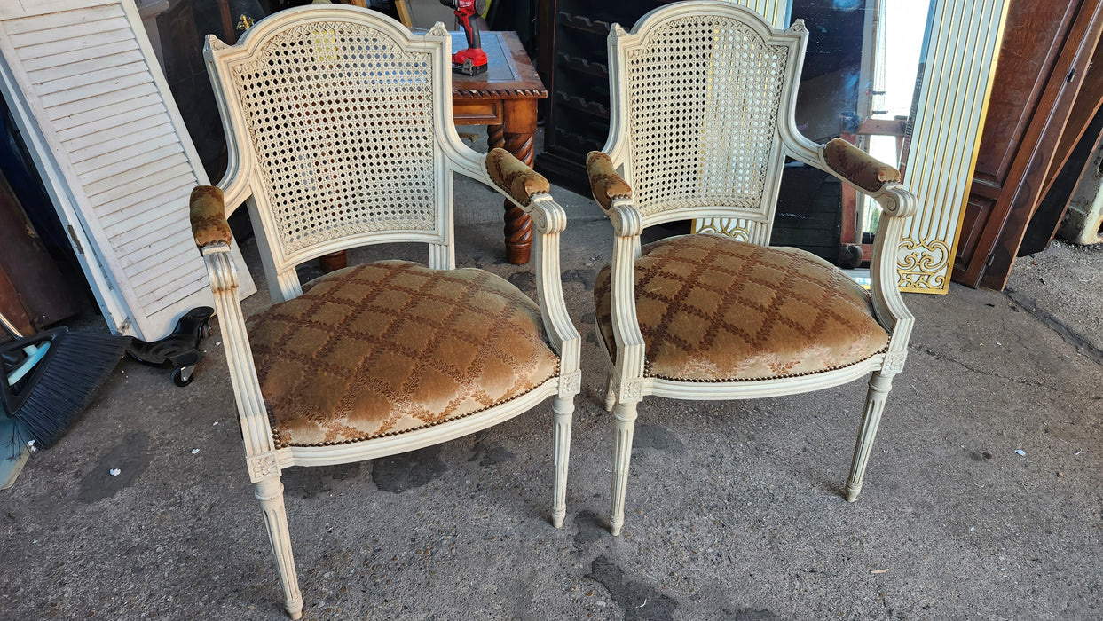 PAIR OF WHITE LOUIS XVI FAUTEUIL CHAIRS