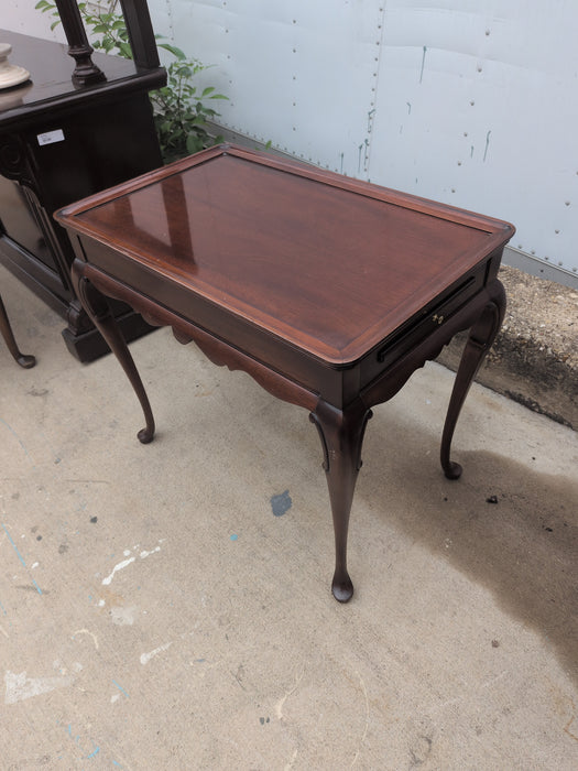 QUEEN ANNE MAHOGANY END TABLE WITH PULLOUT