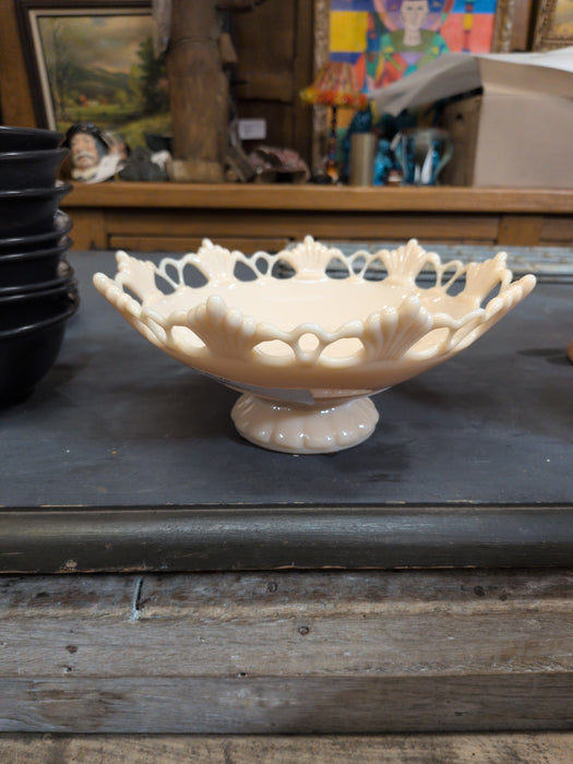 WESTMORELAND RETICULATED GLASS FOOTED COMPOTE