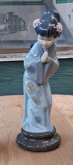 LLADRO CHRYSANTHEMUM GEISHA GIRL#4490 SAYONARA
