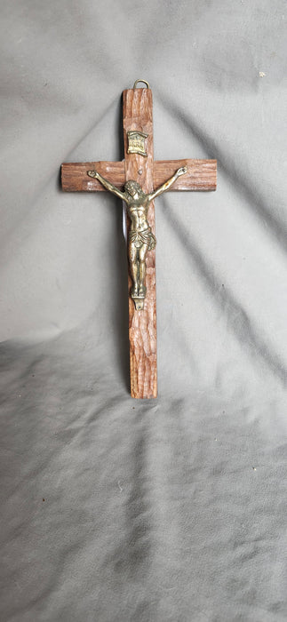 SMALL ROUGH CARVED OAK CRUCIFIX