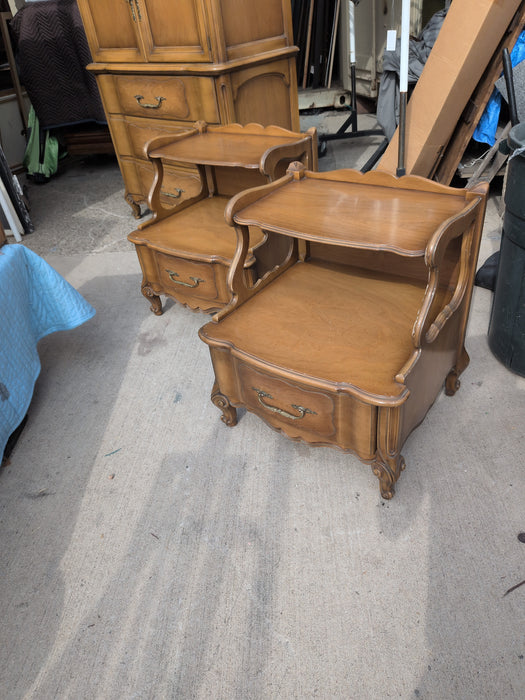 PAIR OF AMERICAN FRENCH PROVENCIAL NIGHTSTANDS