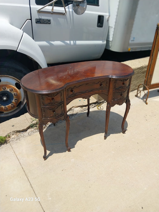 SMALL KIDNEY SHAPED VANITY OR DESK
