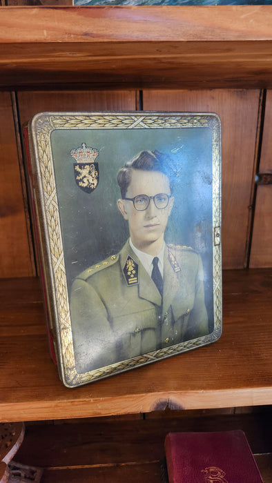 TIN  BOX WITH SOLDIER ON IT