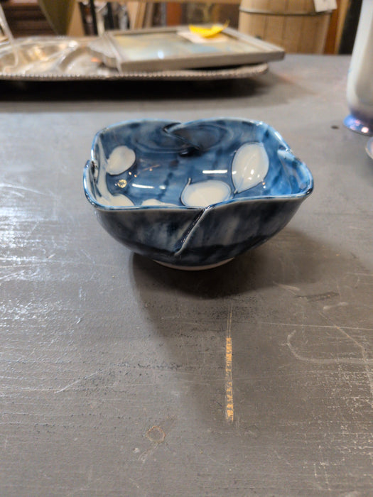 PORCELAIN SQUARE JAPANESE FLORAL BOWL