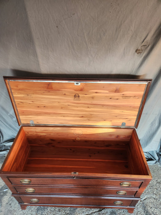 LANE MAHOGANY BLANKET CEDAR CHEST