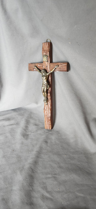 SMALL ROUGH CARVED OAK CRUCIFIX