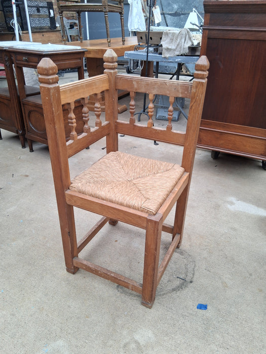 OAK CORNER CHAIR