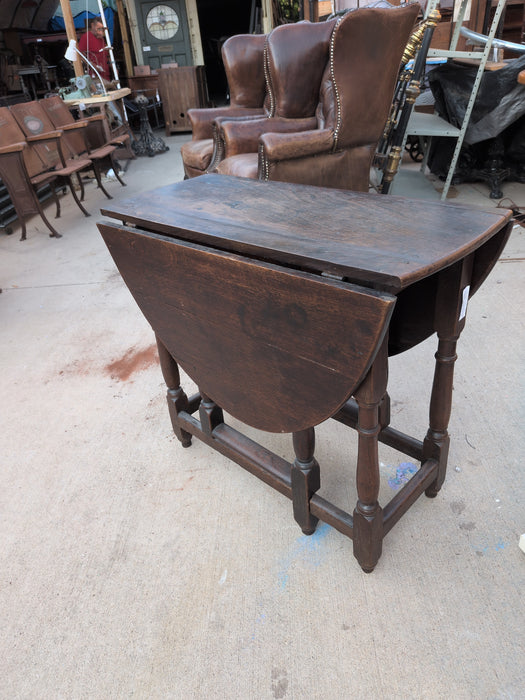 EARLY DARK OAK SMALL DROP LEAF TABLE