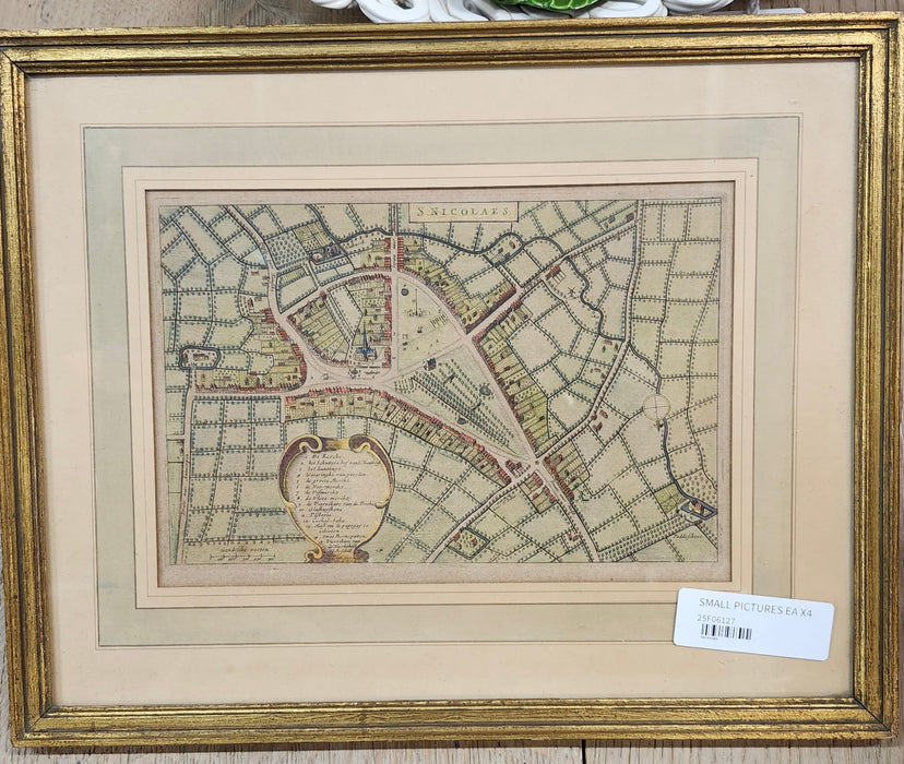 SMALL GILT FRAMED  FLORENTINE STREET MAP OR PLAT