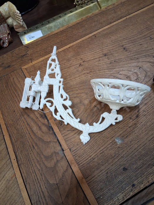 WHITE METAL SWING ARM PLANT HOLDER